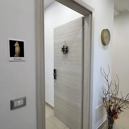 Miro's Apartment *